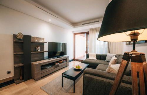 Luxury 3 Bedrooms, Private Heated Pool - EHHouse - Photo 28