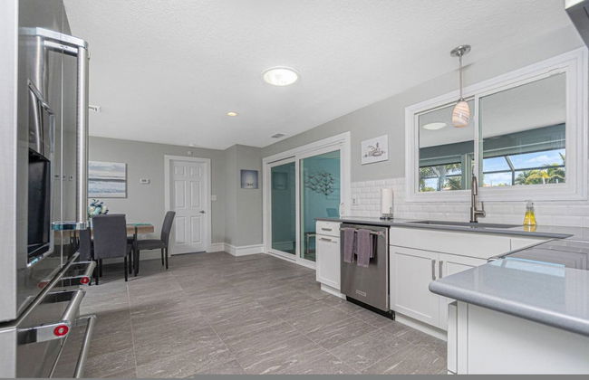 Tranquility - Waterfront Villa With Pool Dock - Photo 20