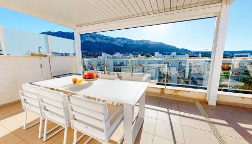 Atico Buen Vivir con gran terraza y vistas espectaculares en Marina Real II Denia by Family Homes Rentals - Foto 3