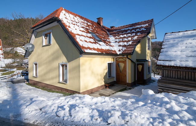 Farmhouse Raspberry Pool Wellness - Photo 11
