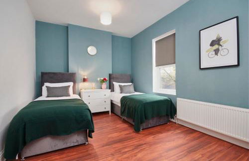 BIG Contractor House in Leamington Spa with 7 Beds by PureStay - 14 Night min! - Foto 11