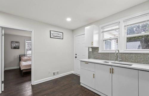 Two Dulles homes 1 price sleeps 16 w-EV parking - Foto 69