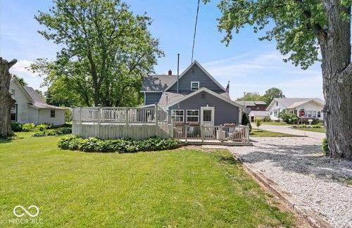 Downtown Whitestown with King Suite and Pool - Foto 26