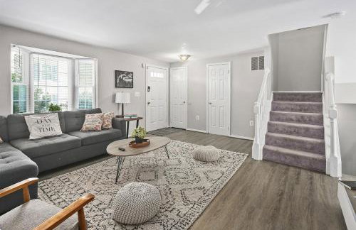Luxury End Unit Townhome Just 40 Minutes from DC, Pet-Friendly, Privacy Fenced - Foto 11