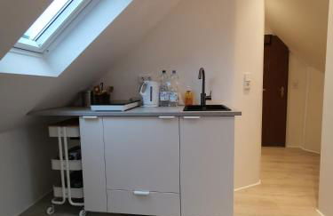 Dachzimmer mit Kochecke und Duschbad, nahe Messe - Foto 17