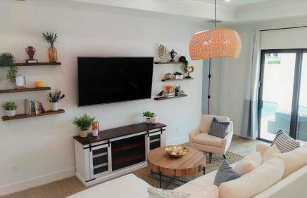 BRAND NEW - 4BD3BTH - Lely Resort - Heated Pool - Players Club Included - Min 2 Week Stay - Foto 3