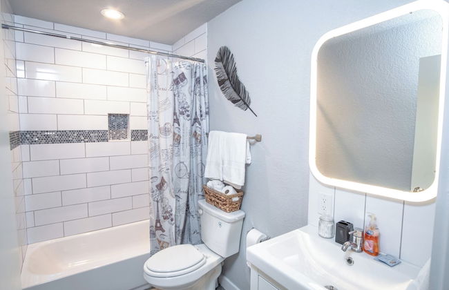 Stylish 4 Br/2ba Renovated Home Near Downtown - Foto 18