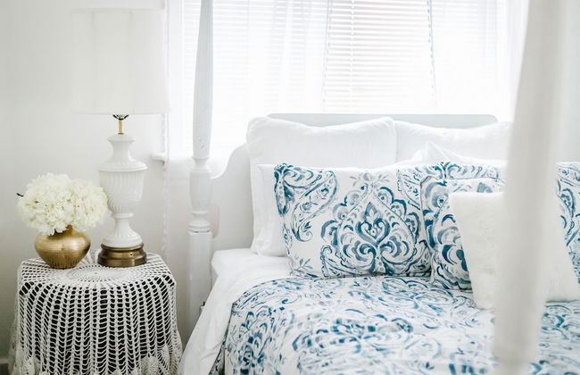 Gorgeous Bungalow With a Backyard Deck - Photo 44