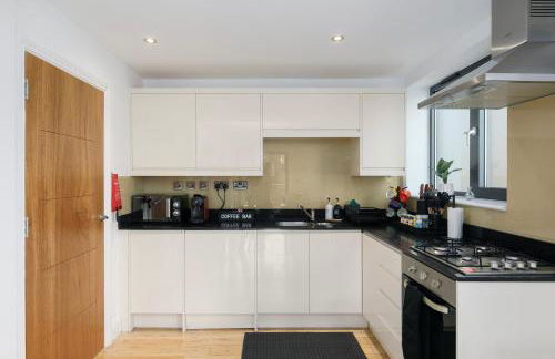Modern 2-Bedroom, 2-Bathroom Apartment with Balcony in Hoxton Sleeps 6 - Foto 8