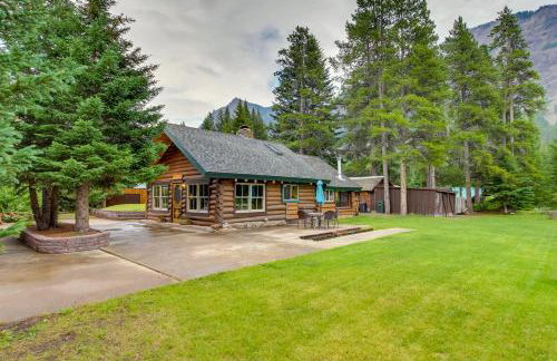 Creekside Silver Gate Getaway with Fireplace! - Foto 1