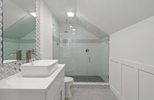 Brand NEW Expansive Coastal Home w/ Custom Furnishings Sleeps 15 - Photo 16