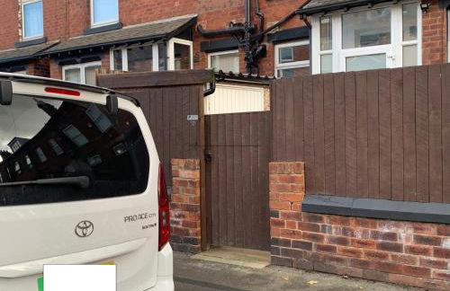 3 bedroom Leeds home for contractors & professionals with free Parking and Netflix nr motorway 5 mins to Royal Armouries - Foto 10