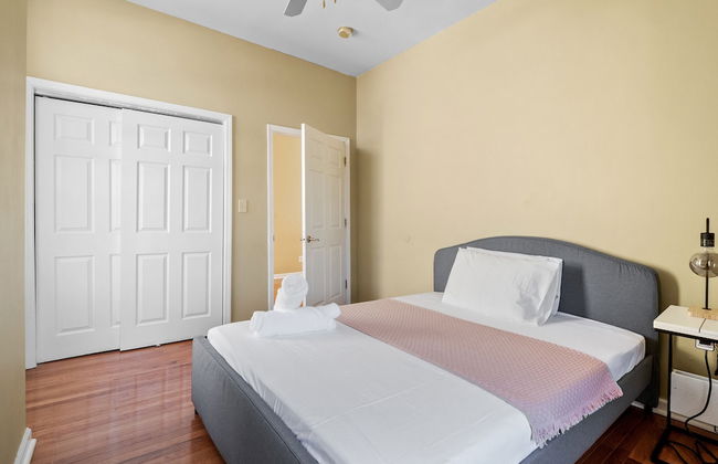 Massive Downtown Area Home... sleeps 14 - Photo 5