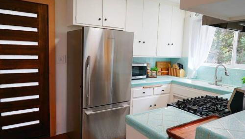 Beautiful Renovated Cozy Forest Home with Hot Tub in Crestline - Foto 4