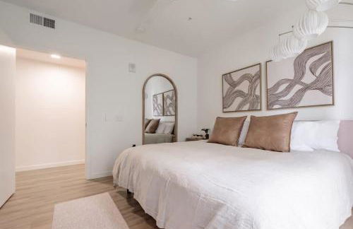 Balcony View and King Beds Walk to Golden 1 Center - Foto 43