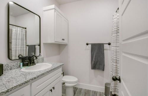 Hot Tub and Game Room Raider Resort in Lubbock - Foto 24