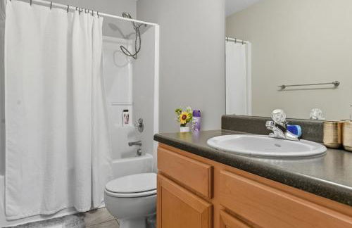 Entire home in prime Raleigh with community pool, dog park and golf course - Photo 18