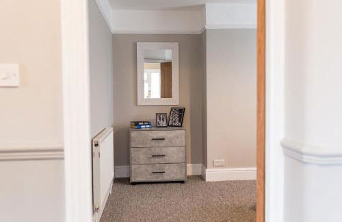 Comfortable 5-Bedroom House in Cheltenham - Foto 30