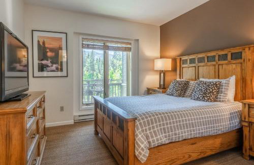 Mammoth Green #210 - Nearly Ski-in Ski-Out 2 Bedroom 2 Bath, Sleeps 6 on Golf Course - Photo 11