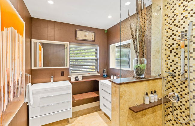 Buddha House 3BR 2BA Home -lush Backyard - Foto 8