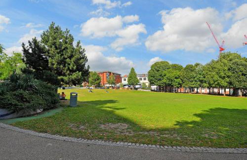 Deluxe City Centre Studio Apartment with Balcony & City Views - FREE WIFI NETFLIX, GYM ACCESS - WESTONE - Photo 22