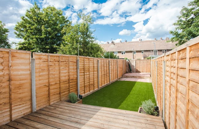 Stylish & Modern 3 Bed Flat in NW London With Garden - Foto 25