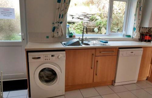 Welsh holiday home sleeps 5 close to beaches & mountains - Photo 8