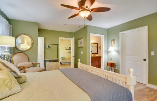 Riverfront Getaway with Hot Tub and Game Room! - Foto 19