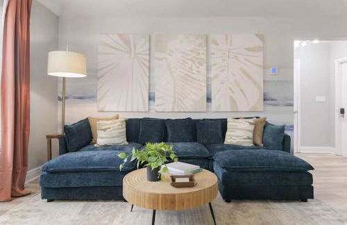 New listing~10 min to beach~Back yard fun~Pool - Foto 26