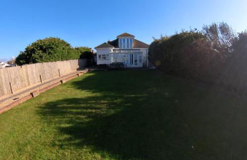 2100 Sq Ft Beach House with large garden - Foto 5