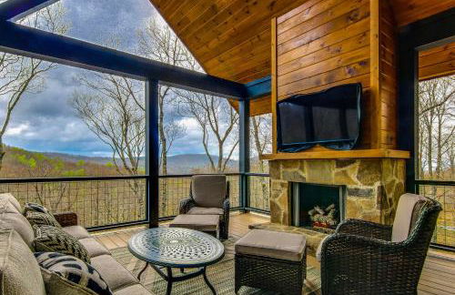 Deck and Mountain Views Black Chalet in Glenville - Foto 28