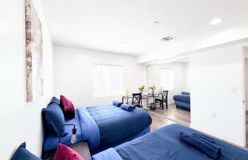 Cozy 3 BR Townhouse with Balcony - Photo 31