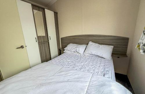 Lovely Caravan With Side Decking At Carlton Meres Holiday Park Ref 60038O - Foto 9