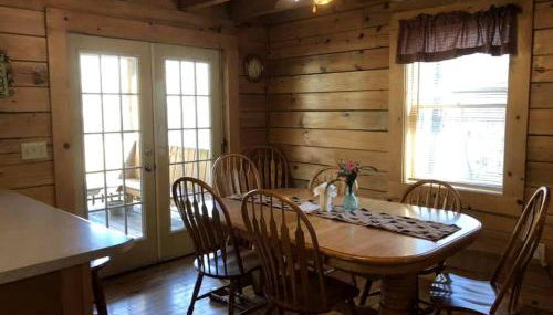 Spacious Cabin Rental with Forest Views near Charleston, West Virginia - Foto 5