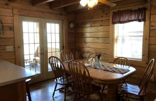 Spacious Cabin Rental with Forest Views near Charleston, West Virginia - Foto 5