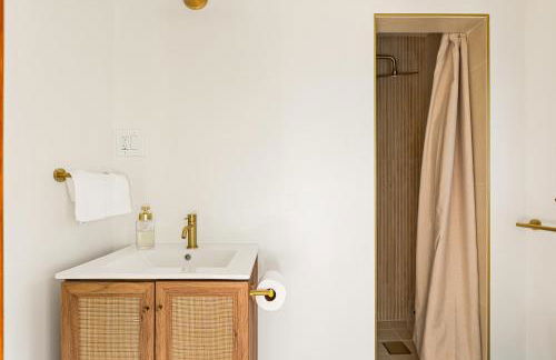 Cute Romantic Cabin With Hot Tub 5 Min from Lake - Foto 17