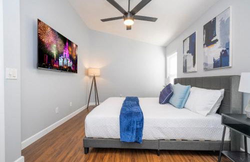 Magical 5-Bedroom Retreat w/ Pool, 3 Ensuite Bedrooms, Near Disney, and Internet! - Foto 22