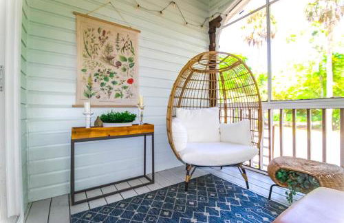 Luxurious Bohemian Bungalow in Lincolnville - Mins from Downtown! - Photo 22