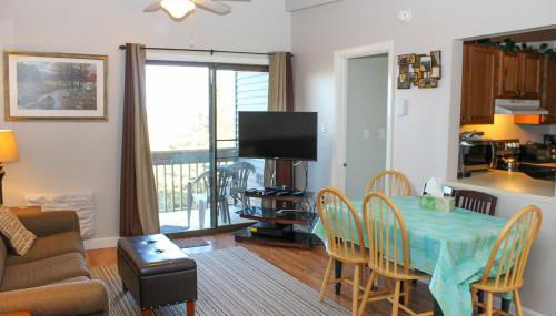 Tree Top Getaway - Photo 4