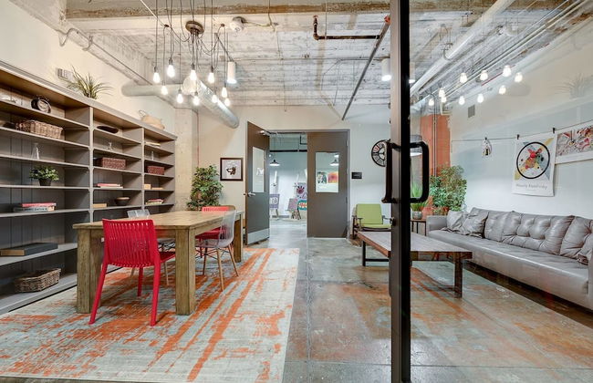 Gorgeous 1 Bedroom in Historic Building, Downtown - Photo 9