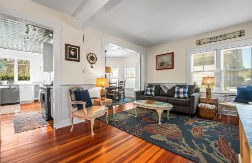 Historic Home and Cottage with Seaport View - Foto 9