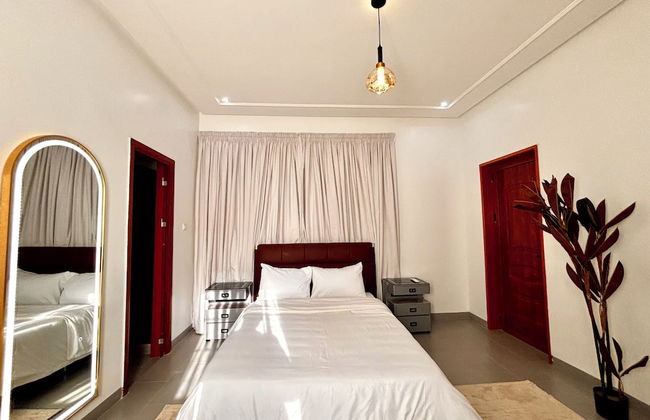 Lighthouse Signature Suites - Photo 16