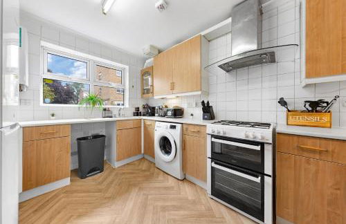 Cozylease 3 Bedroom Canary Wharf Family,Workcation, Fast WiFi, Workspace,1 stop to City - Photo 10