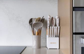 Luxury Downtown King Bed, Rooftop Pool - Photo 16