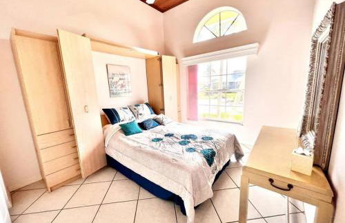 Waterfront Home With Heated Pool/Jacuzzi and only 1mile to beach - Foto 20