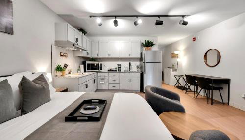 Upscale Midtown Studio and Private Balcony - Foto 2