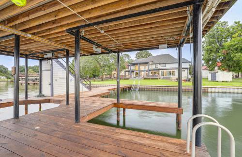 Hot Tub, Fire Pit! High-End Cedar Creek Lake Haven - Foto 37