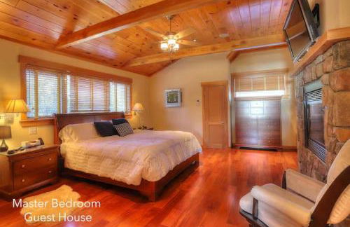 Gingerbread House on Mooselookmeguntic Lake - Foto 10