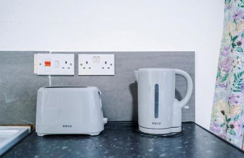 Jephsons Lodge Studio 4 - Free Parking, WiFi, Netflix & Prime, Cosy Basement Studio - Foto 15