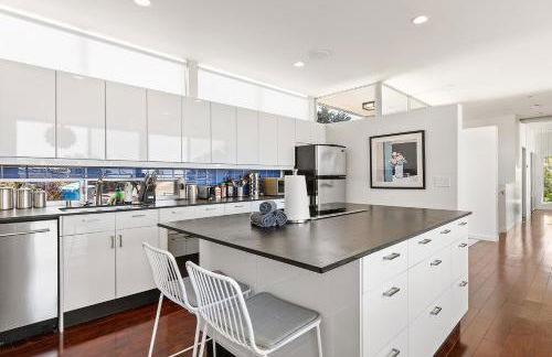 Marbella Lane - Cozy and Eccentric Design Home - Photo 12